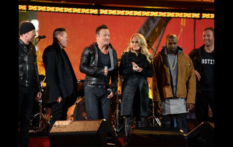 Springsteen y Chris Martin se presentaron frente a cientos de admiradores en Times Square. AFP / A. Clary