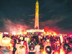 UNIDOS. Miles de tapatíos marcharon ayer para exigir la aparición de los 43 normalistas de Ayotzinapa. EL INFORMADOR /