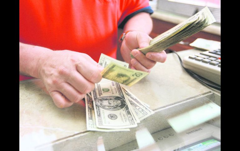 Al cierre de la semana pasada, el peso se había depreciado frente al dólar 6.7% acumulado en el año. EL INFORMADOR / A. Camacho