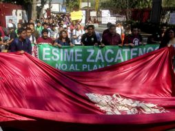 Estudiantes del IPN marchan como protesta por la detención de tres jóvenes. SUN / F. Ramírez