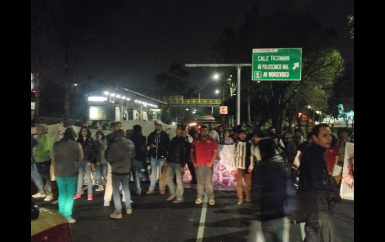 Cierran la calle Insurgentes como parte de su demanda la liberación de los detenidos. . SUN / E. Hernández