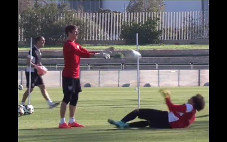 El portero tapatío no ha visto la suya en liga, le dan la oportunidad en otro torneo. YOUTUBE / MalagaCF