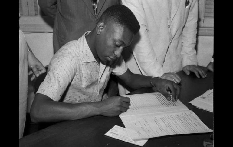 El contrato supone prolongar un acuerdo firmado entre Santos y Pelé en 2013 y cuya renovación se estaba negociando desde junio. TWITTER / @Pele.