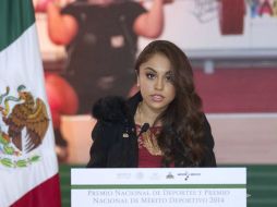 Paola Longoria habla durante la entrega del Premio al Mérito Deportivo. EFE /  STR