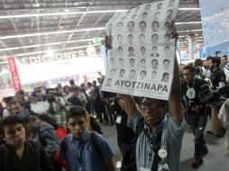 Las manifestaciones que exigen la aparición con vida de los 43 normalistas no cesan. EL INFORMADOR / ARCHIVO