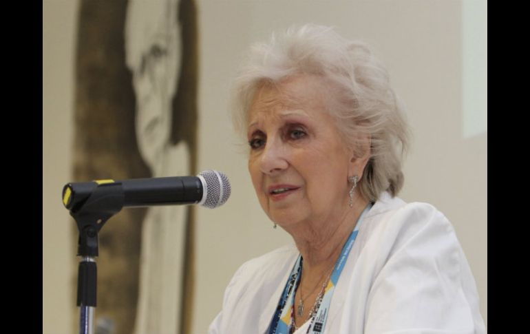 ''Pierdan el miedo. Es momento de exigir en paz, de pedir respuestas concretas'', señala Estela de Carlotto. EFE / ARCHIVO