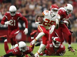 Jamaal Charles (25) de los Jefes anotó dos veces gracias a una escapada de 63 yardas y un pase de 18 por parte de Alex Smith. AFP / C. Petersen