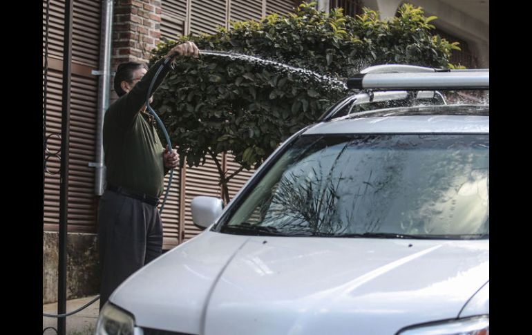 Mientras que para la OMS bastan entre 50 y 100 litros de agua por persona al día; los tapatíos consumen hasta 210 litros diarios. EL INFORMADOR / F. Atilano