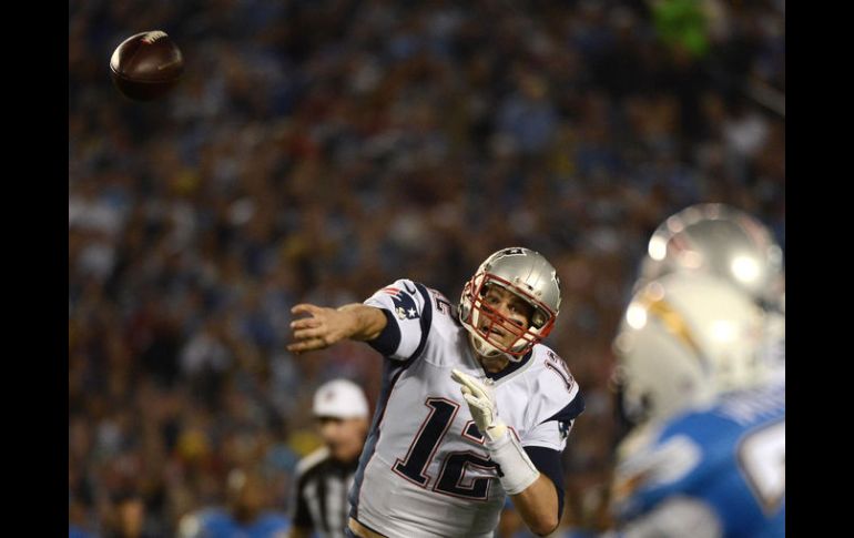 Tom Brady durante el partido frente a los Cargadores de San Diego. AFP / D.Miralle