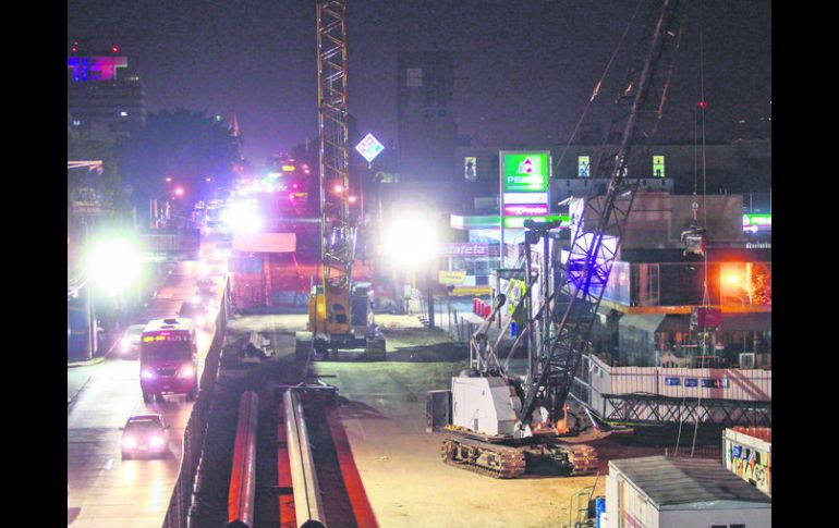 Avenida alcalde. La construcción de estaciones mantiene restricciones viales en esta arteria. EL INFORMADOR / F. Atilano