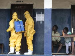 Cientos de trabajadores de salud se han contagiado de ébola en Liberia,Guinea y Sierra Leona. AP / J.Delay