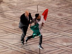 El mexicano irrumpe en la entrega del Premio a Malala Yousafzai y al activista indicio Kailash Satyarthi. AP / M. Dunham