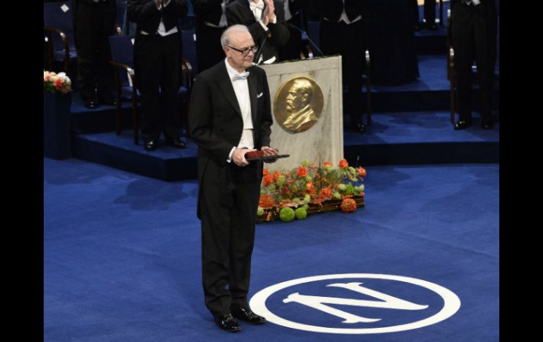 El escritor francés Patrick Modiano durante la ceremonia de premiación en Estocolmo. EFE / J. Ekstromer