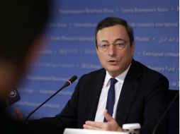 Mario Draghi, presidente del BCE, ha dicho que se emitirá cerca de un billón de euros en estímulos en los próximos meses. AP / ARCHIVO