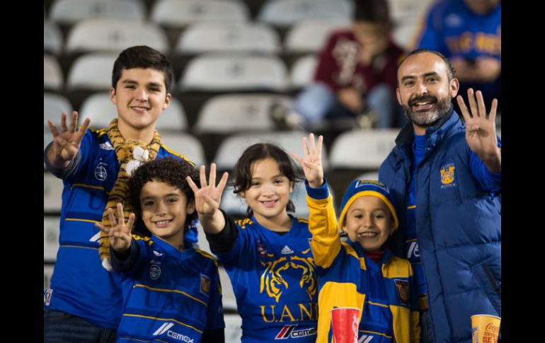 Aficionados de Tigres llegan al Estadio Universitario para apoyar a su equipo. MEXSPORT / J. Martínez