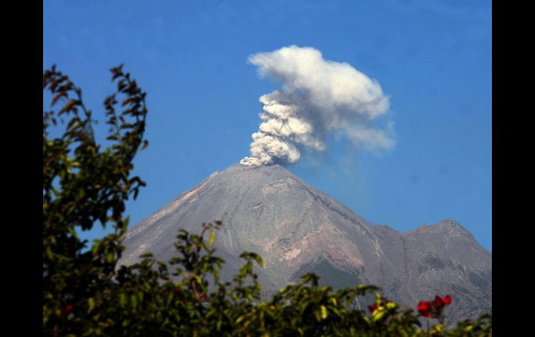 En 2013 el volcán comenzó la fase eruptiva, que en agosto y septiembre pasados aumentó significativamente con la emisión de lava. EL INFORMADOR / ARCHIVO