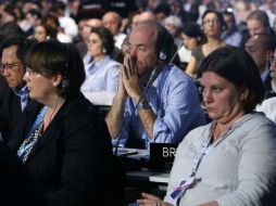 Tras dos semanas de negociaciones, los delegados de los países participantes lucen fatigados. AP / J. Karita