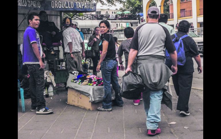 Calzada Independencia. Ambulantes venden productos variados. EL INFORMADOR / A. Hernández