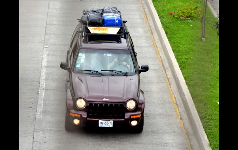 La dependencia exhorta a quienes viajan a considerar los gastos de boletos de avión o autobús, o los que genera su propio vehículo. EL INFORMADOR / ARCHIVO