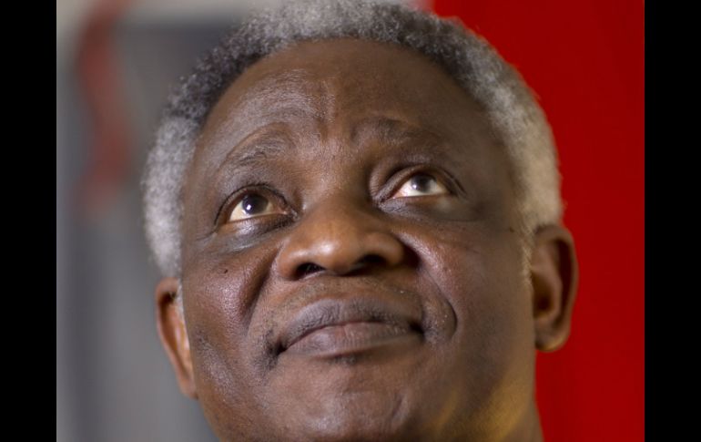 El cardenal Peter Turkson comenta que los costos sociales son muy graves porque las escuelas permanecen cerradas. AP / ARCHIVO