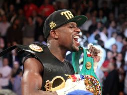 Floyd Mayweather Junior  es monarca welter y superwelter del CMB. AFP / ARCHIVO