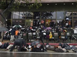 Organizaciones de Derechos Humanos hacen estas tareas por respeto a las familias de Eric Garner y Michael Brown. AFP / R. Beck