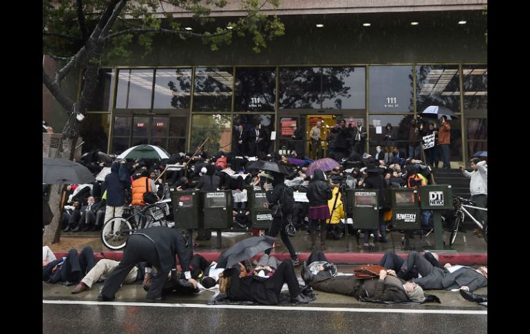 Organizaciones de Derechos Humanos hacen estas tareas por respeto a las familias de Eric Garner y Michael Brown. AFP / R. Beck