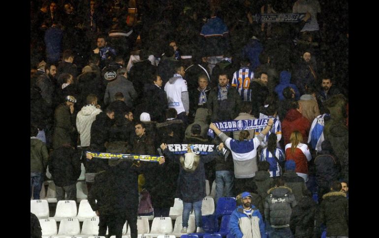 Fanáticos del Deportivo La Coruña guardaron un minuto de silencio por Francisco Taboada en el último partido. EFE / ARCHIVO