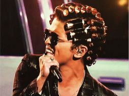 El cantante se presentó en la final del programa 'The Voice' con unos encantadores rulos. INSTAGRAM / brunomars