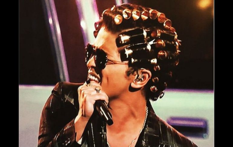 El cantante se presentó en la final del programa 'The Voice' con unos encantadores rulos. INSTAGRAM / brunomars