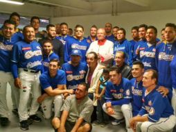 La bendición se realizó previo al tercer encuentro entre Charros y Naranjeros de Hermosillo. TWITTER / @charrosbeisbol