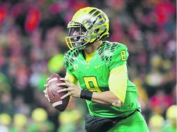 Marcus Mariotta, mariscal de Oregon, es el ganador del Trofeo Heisman 2014 y lidera a uno de los equipos contendientes al título. AFP / J. Wickerham