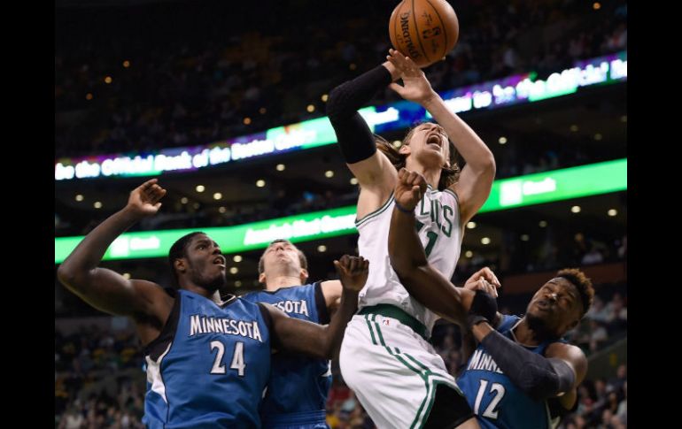 Kelly Olynyk  de los Celtics fue imparable ayer en el TD Garden de Boston, Massachusetts ante Minnesota. EFE / C. Gunther