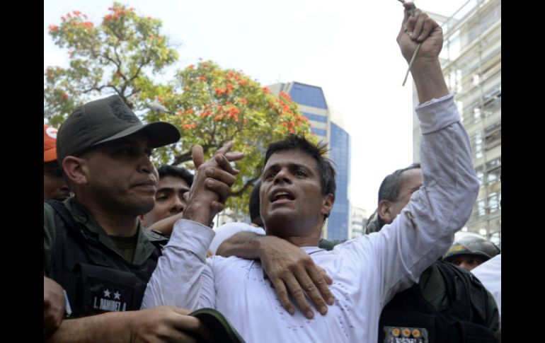 López está detenido desde hace diez meses por haber liderado una manifestación contra el gobierno que desembocó en violencia. AFP / ARCHIVO