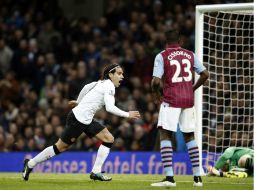 El colombiano, Radamel Falcao, anota el único tanto del ManU con lo que empataba el marcador al minuto 53. AFP / A. Dennis