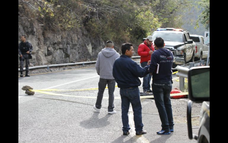 Junto al cuerpo se encontraron dos casquillos de arma calibre 380 y una bala sin percutir. EL INFORMADOR /