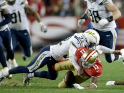 Eric Weddle provocó un balón suelto de Quinton Patton, el inicio de la ofensiva que terminó con la victoria de San Diego. AFP / E. Shaw