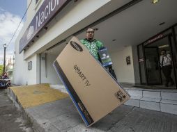 Cliente del Monte de Piedad que acudió a recuperar sus bienes. EL INFORMADOR / A. Hernández