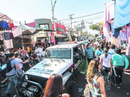 Desde las 13:00 horas de ayer, se restringió el paso de automóviles en la calle Obregón y Medrano EL INFORMADOR / A. Hernández