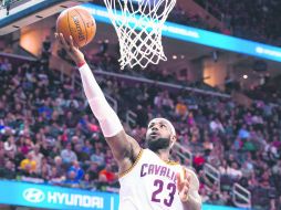 COMO REY. LeBron James se mostró como un verdadero líder en Cleveland. AFP /  J. MILLER