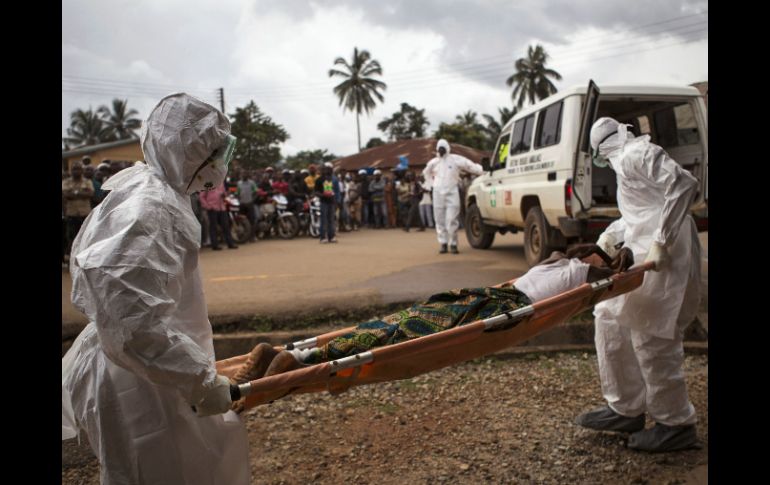 El segundo lugar de muertos lo ocupa Sierra Leona con dos mil 556, el tercero Guinea, con mil 586 decesos. AP / ARCHIVO