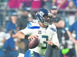 Aplastan. Arizona sólo pudo contener tres cuartos el ataque de Seattle (6-35) comandado por Russell Wilson AFP /