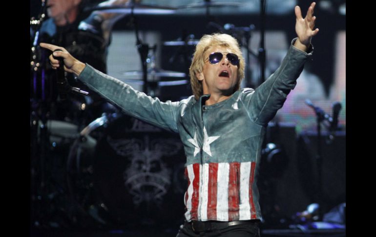 Bon Jovi también cantó 'The Letter' en memoria del cantante británico Joe Cocker. AP / ARCHIVO