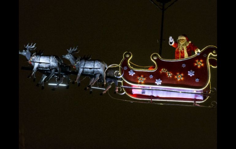 De esta forma, Santa Claus se desplazaría a varias partes del planeta y detener el tiempo para hacer las entregas. AFP / K. Tribouillard