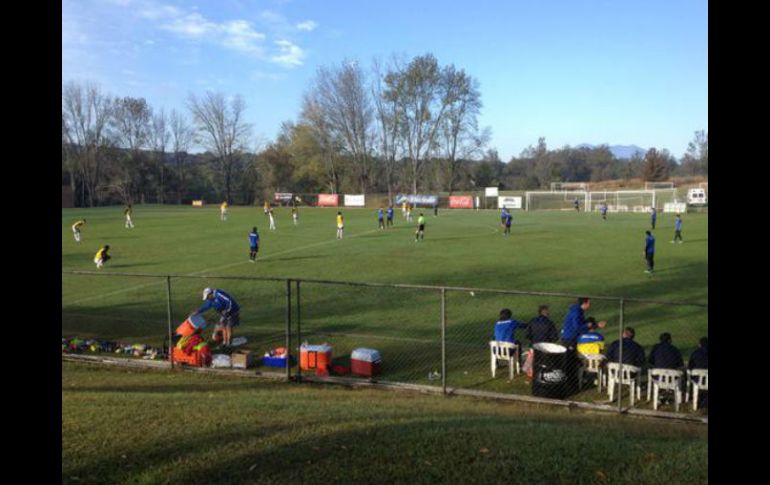 El partido se realizó en la Cancha Dos del Club La Primavera. TWITTER / @LeonesNegrosCF