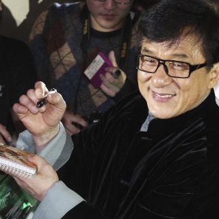 Jackie Chan, avergonzado por cargos contra su hijo