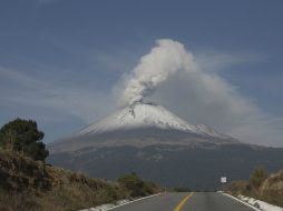 El Popocatépetl emite 37 exhalaciones acompañadas por emisiones de vapor de agua y gas en las últimas 24 horas. NTX / ARCHIVO