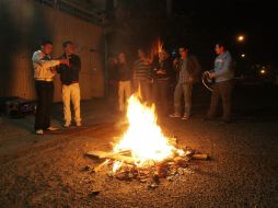 En cuanto al encendido de fogatas piden no hacerlo en las calles y evitar a toda costa hacerlo bajo techo. EL INFORMADOR / ARCHIVO