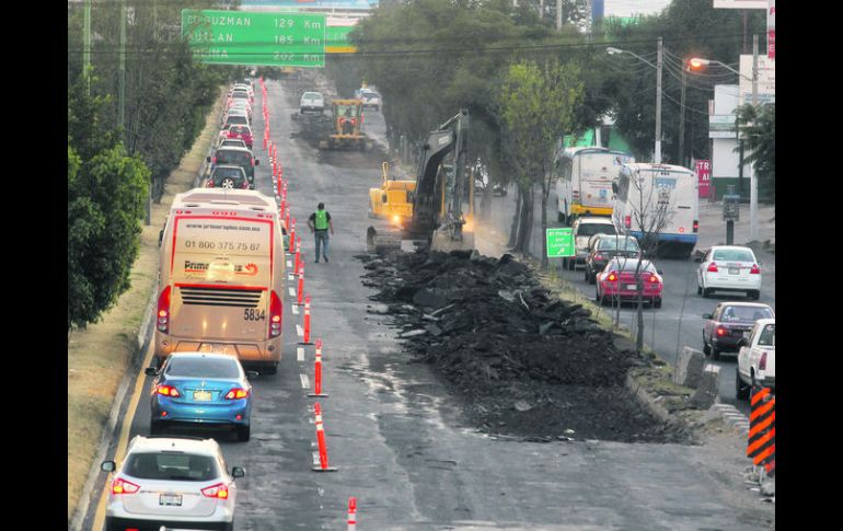 TRÁFICO. Pese a que el cierre comenzó el día de Navidad, el congestionamiento vial no se hizo esperar. EL INFORMADOR / A. Hinojosa