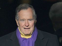 Bush padre fue conducido en ambulancia el martes pasado al hospital luego de presentar dificultades para respirar. AFP / ARCHIVO